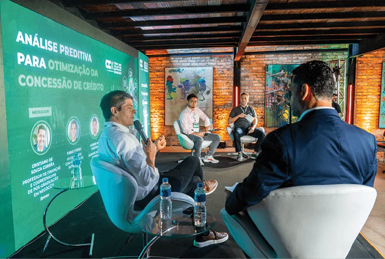 Cristiano de Souza Corrêa, professor de Finanças e Coordenador de Pós-graduação em Negócios do Ibmec; Roberto Jabali, diretor-executivo do Banco BV; Kleber Hiro Yokoyama, gerente de Risco (Crédito) da Solfácil; e Fabio Zveibil, VP de Crédito com Garantia de Auto  e Home da Creditas