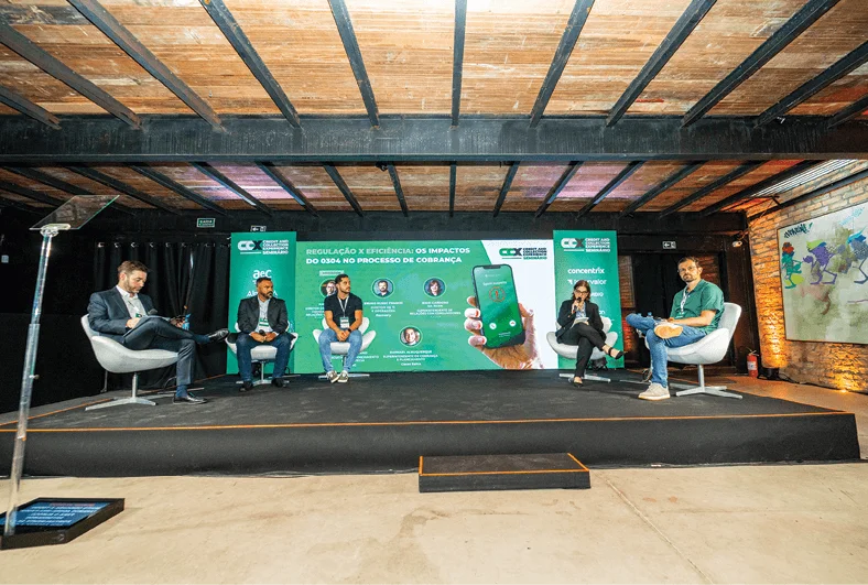 Raphael Albuquerque, superintendente de Cobrança e Planejamento da Casas Bahia; Leandro Breno, executivo de Planejamento e Estratégia da AeC; Amaury Oliva, diretor de Sustentabilidade, Cidadania Financeira, Relações com o Consumidor e Autorregulação da FEBRABAN; Irani Cardoso da Silva, superintendente de Relações com Consumidores da Anatel; e Bruno Russo Franco, diretor de TI e Operações da Recovery