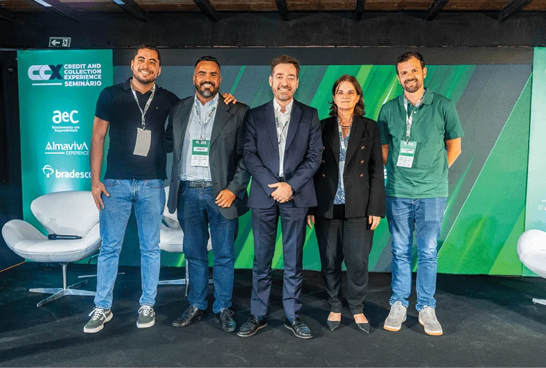 Raphael Albuquerque, superintendente de Cobrança e Planejamento da Casas Bahia; Leandro Breno, executivo de Planejamento e Estratégia da AeC; Amaury Oliva, diretor de Sustentabilidade, Cidadania Financeira, Relações com o Consumidor e Autorregulação da FEBRABAN; Irani Cardoso da Silva, superintendente de Relações com Consumidores da Anatel; e Bruno Russo Franco, diretor de TI e Operações da Recovery