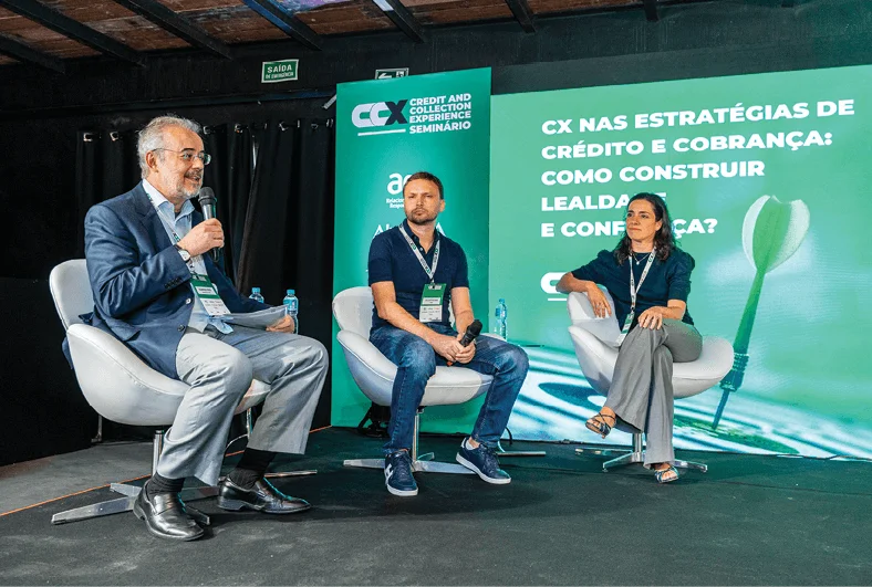 Boanerges Ramos Freire, presidente da Boanerges & Cia Consultoria; Luiz Gustavo Gava, diretor de Cobrança e Recuperação de Crédito do PicPay; e Carolina Guerra, head of Customer Experience do iFood