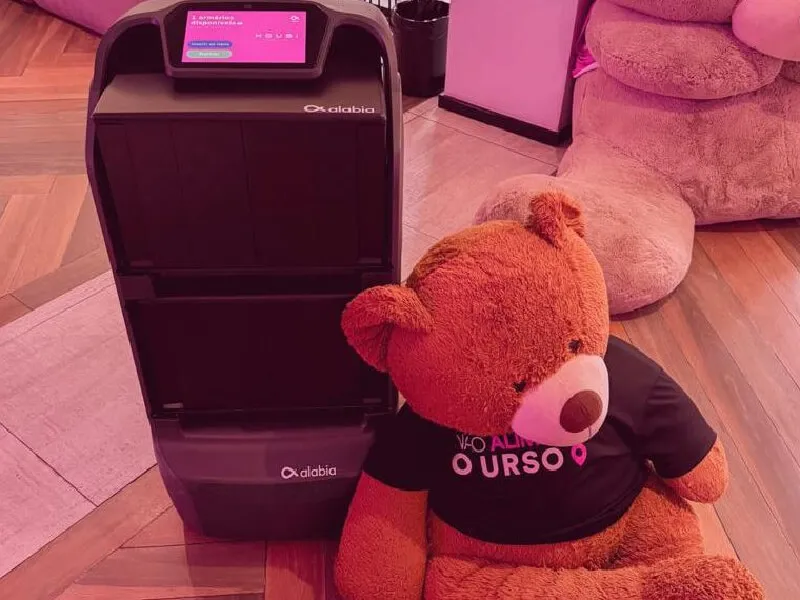 Robô autônomo da  Housi que realiza serviço de quarto